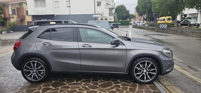 MERCEDES-BENZ GLA 200 CDI Sport