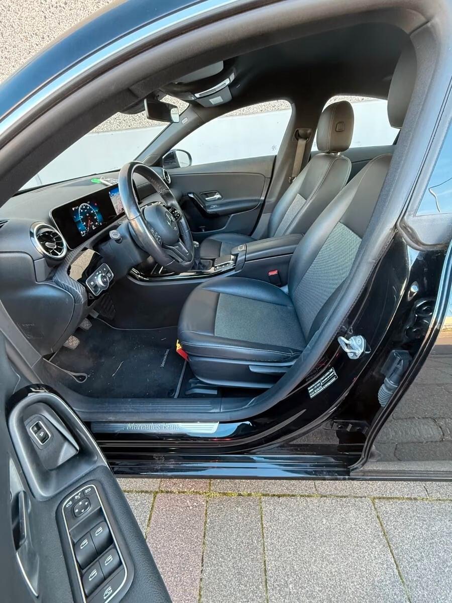 Mercedes-benz CLA 180 d Coupé Telecamera LED ParkAssist Navigazione