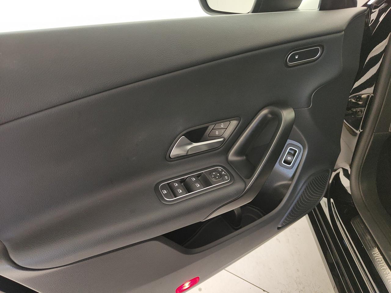 Mercedes-Benz CLA Shooting Brake 180 d Advanced auto