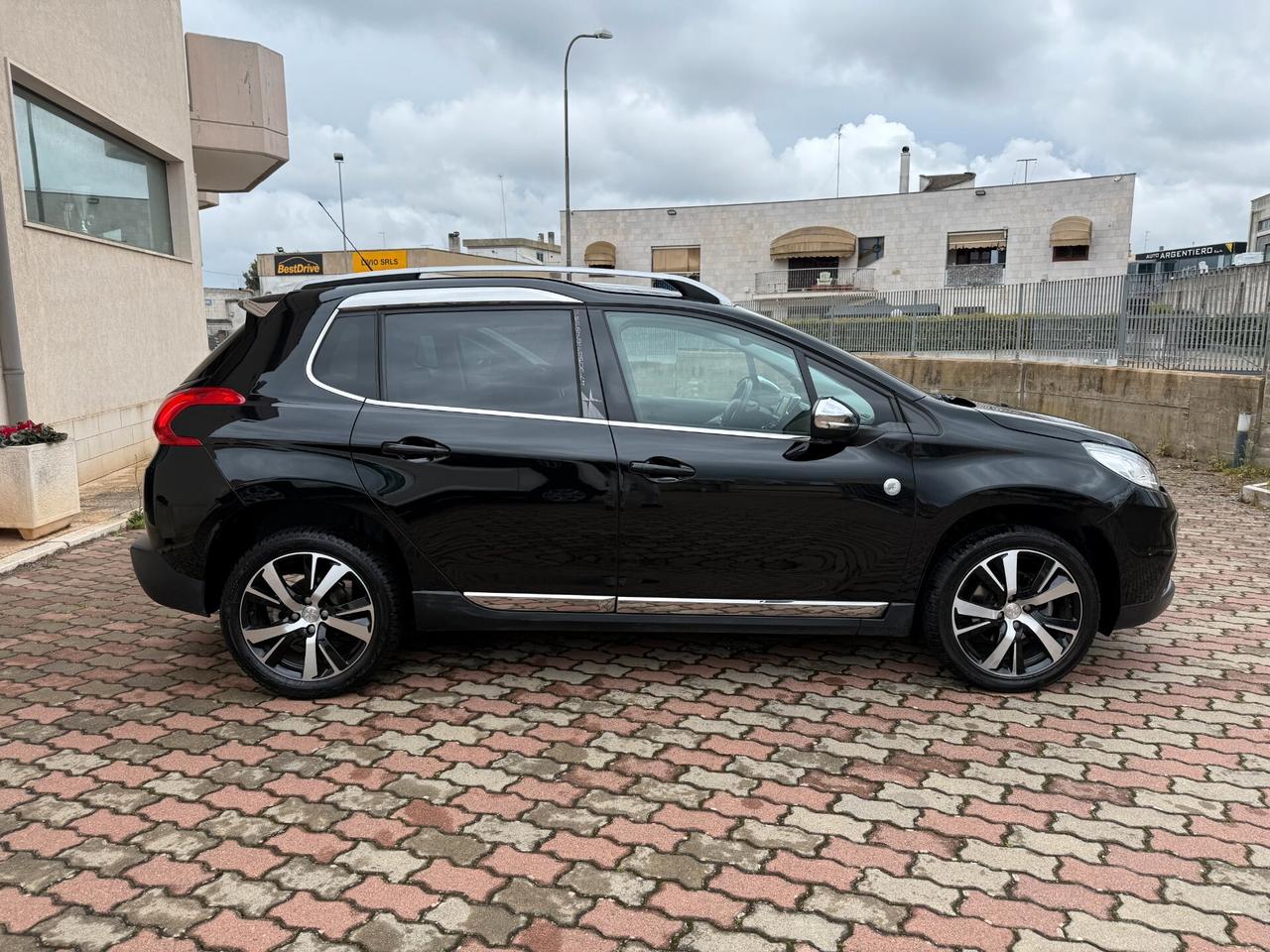 Peugeot 2008 BlueHDi 120 S&S Tetto Pelle JBL Luci Ambiente