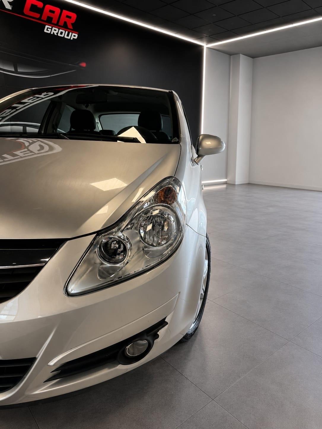 Opel Corsa 1.2 5 porte Cosmo