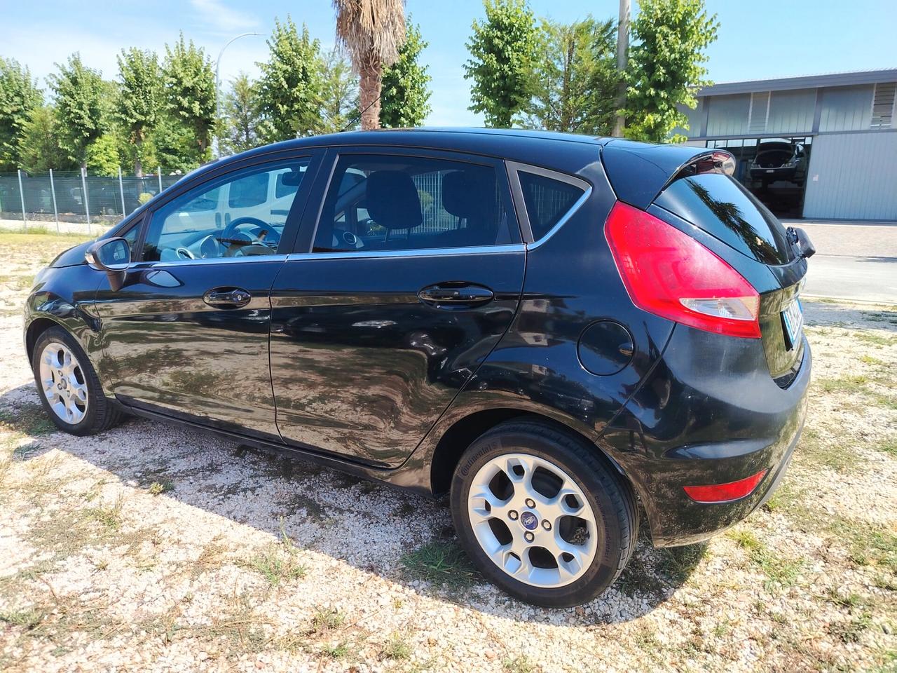 Ford Fiesta 1.4 5 porte Bz.- GPL Titanium