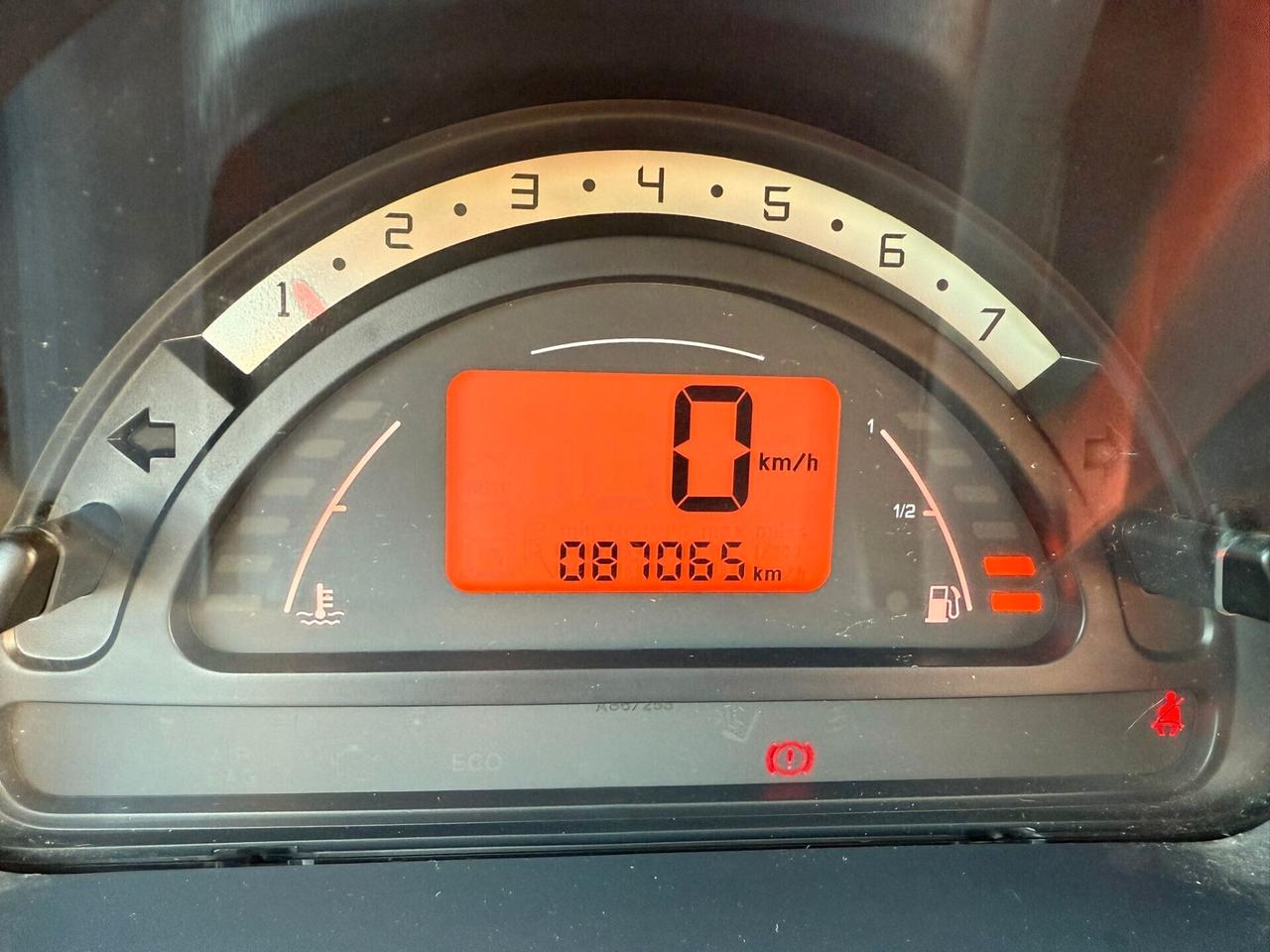 Citroen C2 1.1 87.000 KM CLIMA