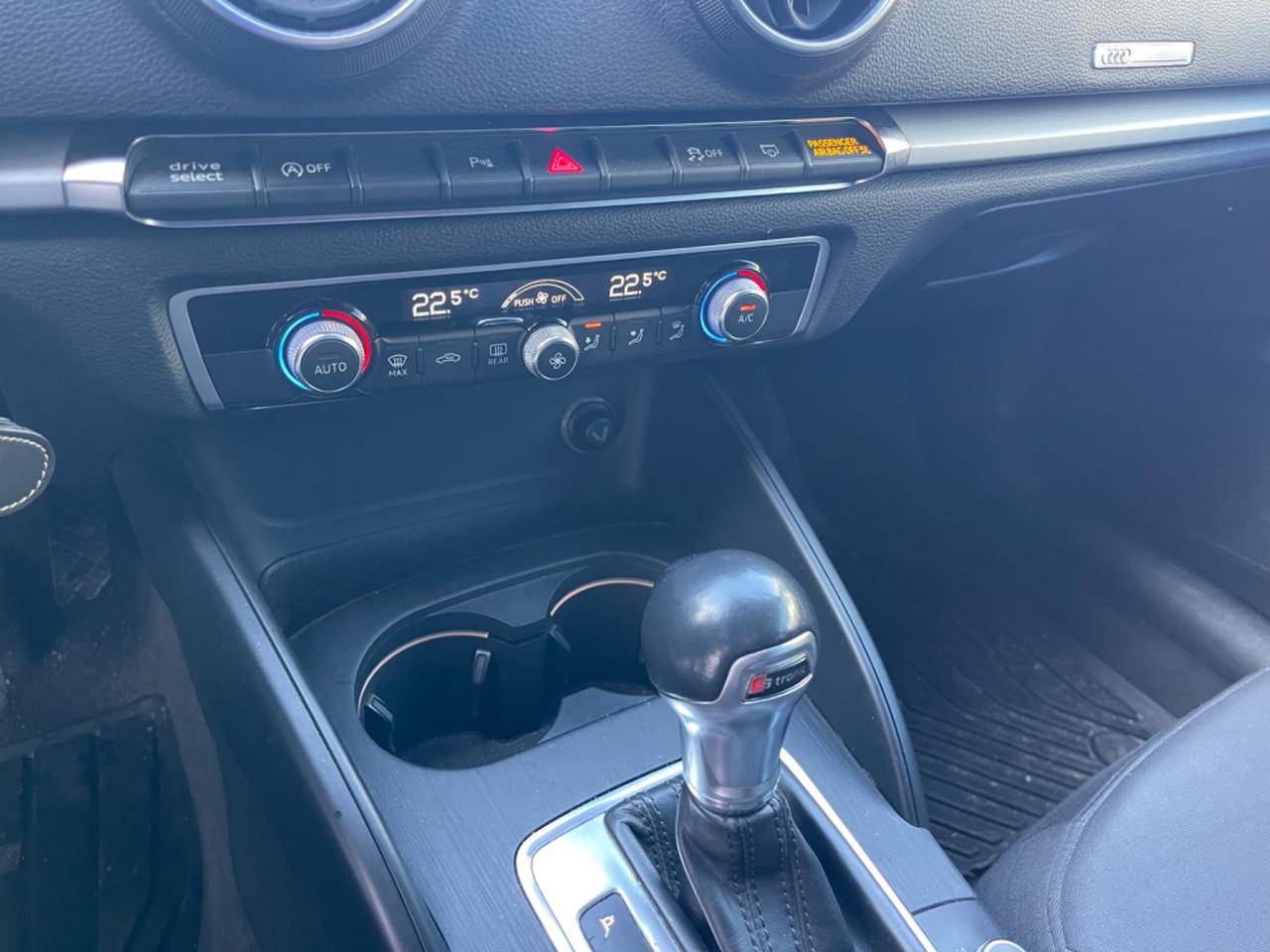 Audi A3 SPB 2.0 TDI S tronic Sport (IDENTITY BLACK)