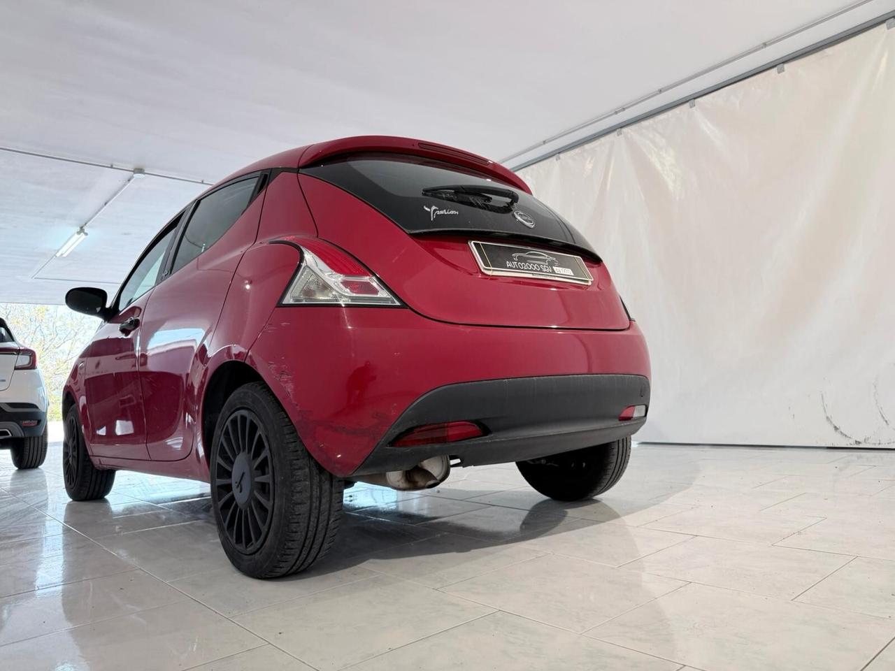 Lancia Ypsilon GPL ACCONTO 0€ RATE DA 200€ AL MESE