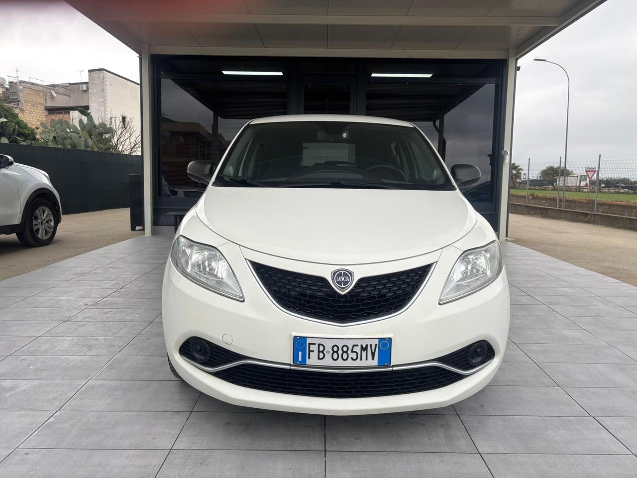 Lancia Ypsilon 1.2 69 CV 5 porte Silver