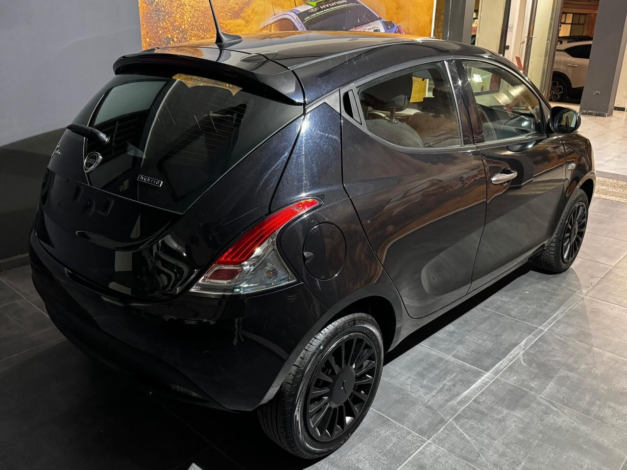 Lancia Ypsilon 1.0 FireFly 5 porte S&S Hybrid Gold