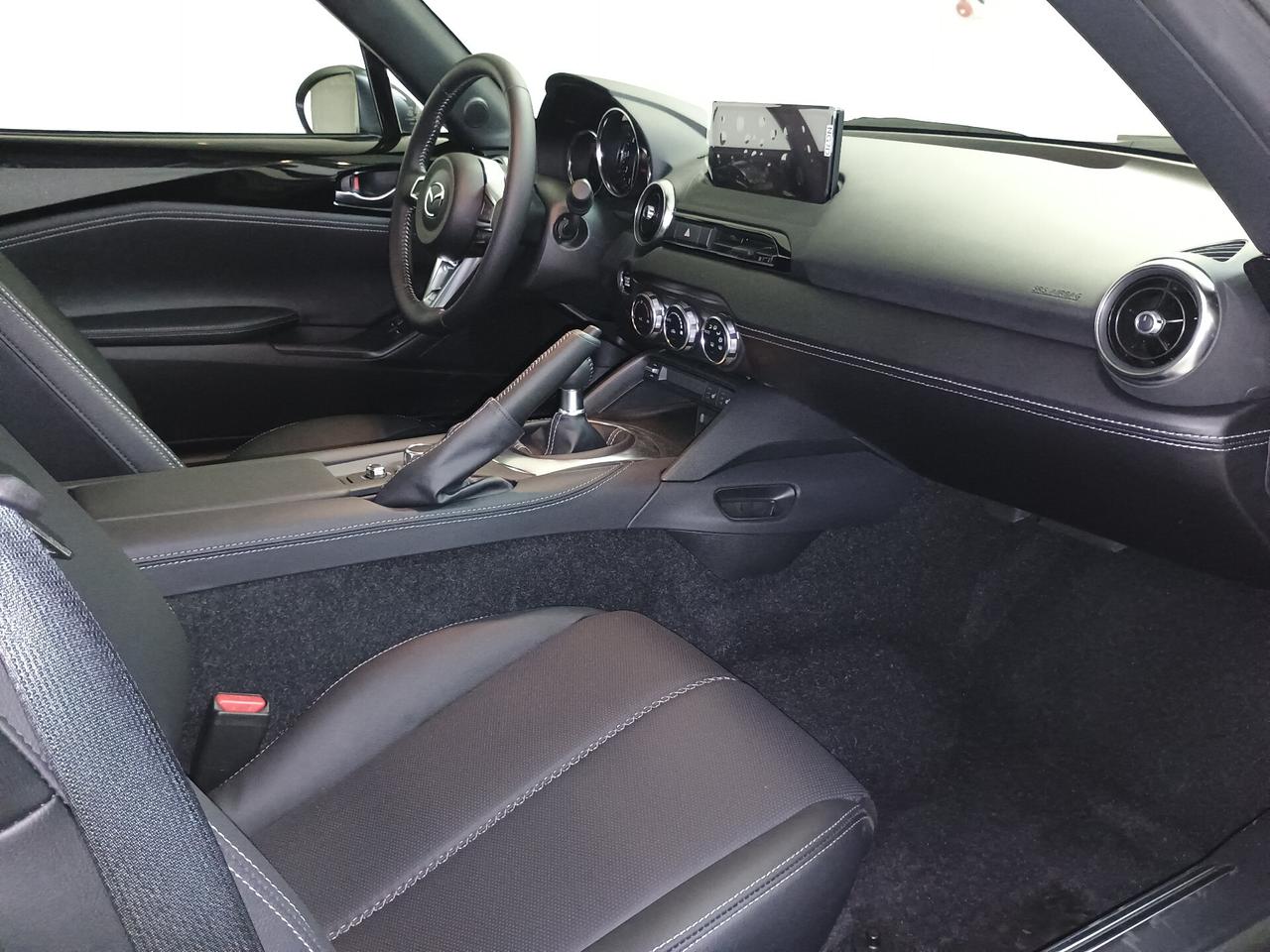 Mazda MX-5 1.5L Skyactiv-G RF Exclusive-Line - Prezzo di Listino €. 39.400,00 Prezzo Promo €. 35.900,00