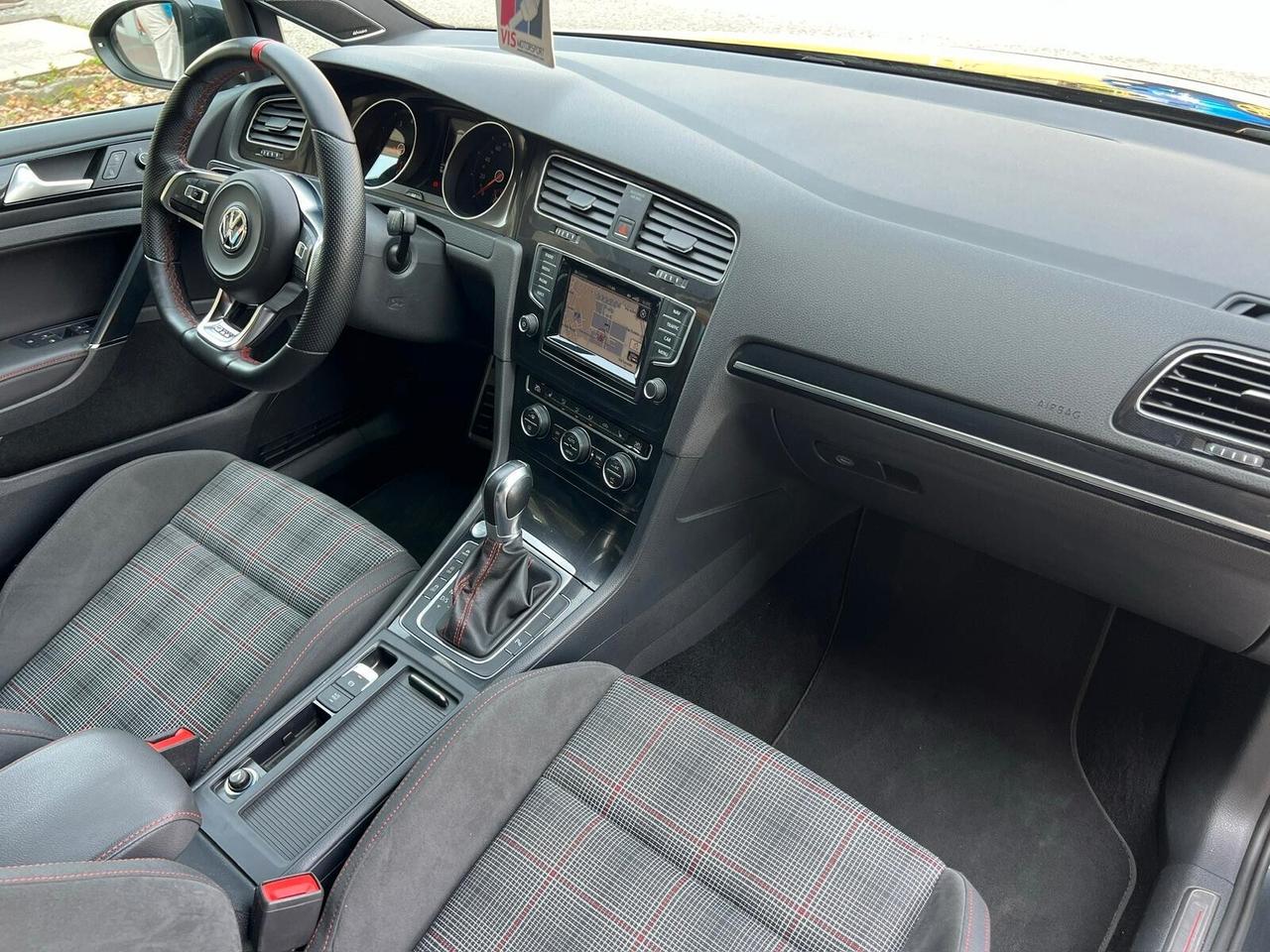 Volkswagen Golf GTI Performance 2.0 TSI DSG 230cv