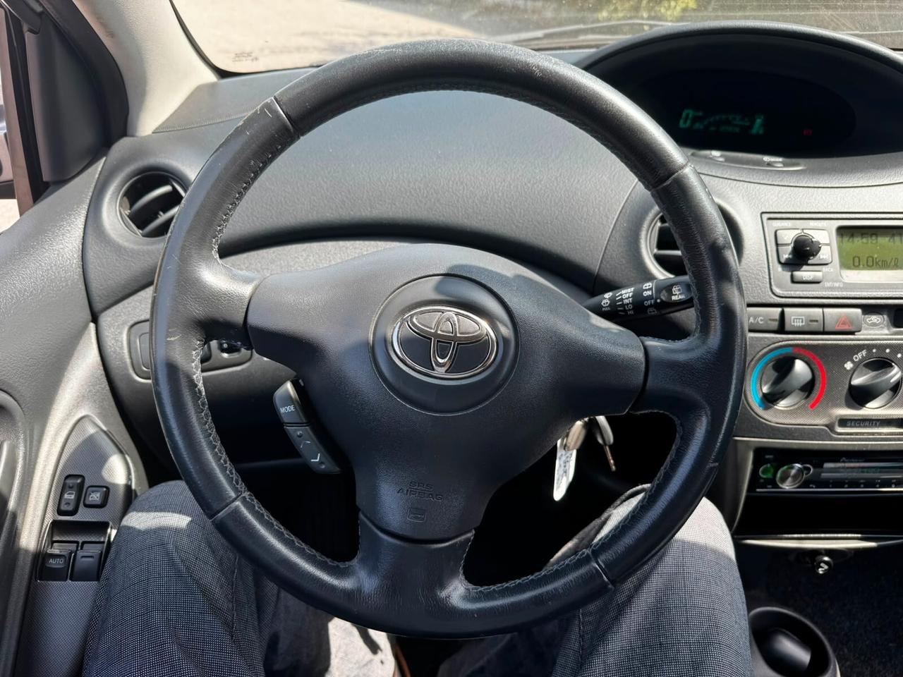 Toyota Yaris 1.0 16V 5p Sol - 130.000 km - Tagliandata - Neopatentati