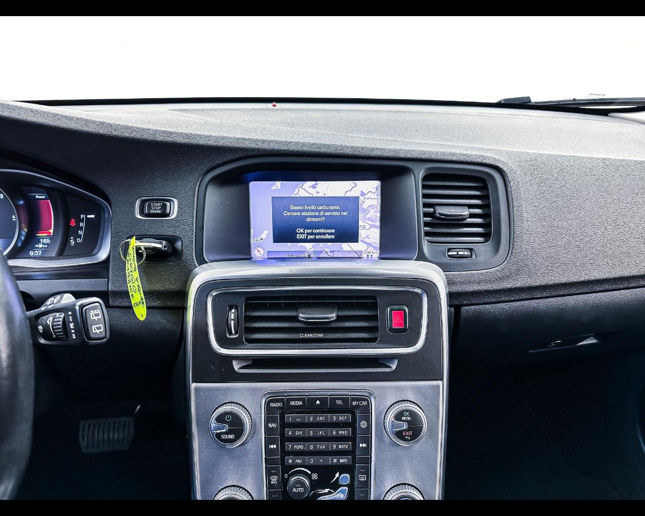 VOLVO V60 CC (2015-2018) - V60 Cross Country D3 Geartronic Busines