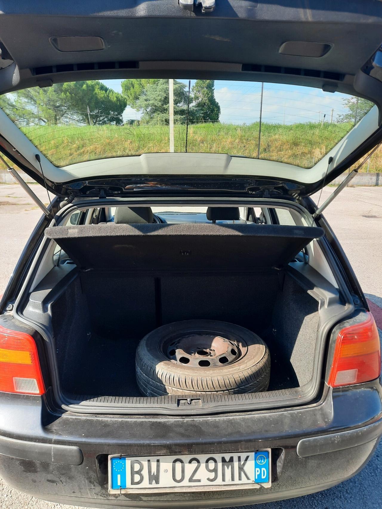 Volkswagen Golf 1.4 16V cat 5 porte Air Ok neopatentati