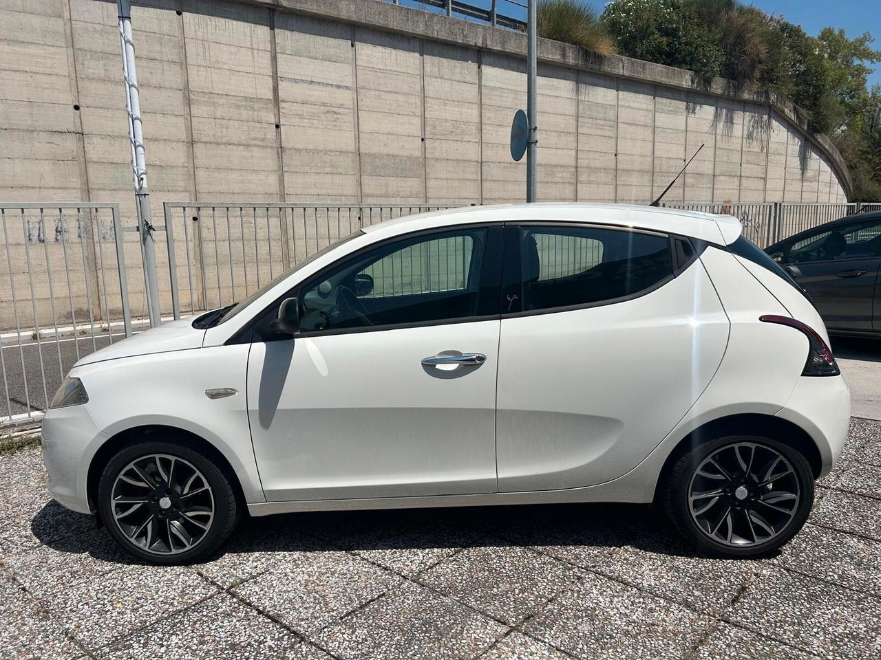 Lancia Ypsilon 1.2 69 CV 5 porte S&S Gold