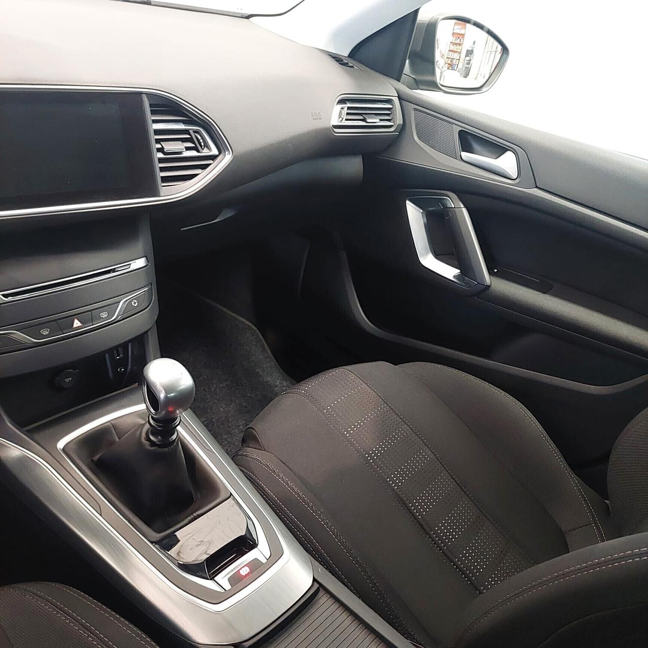 Peugeot 308 1.2 turbo benzina