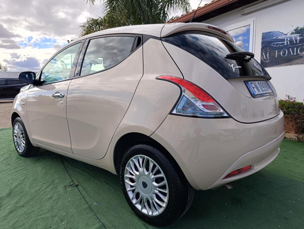 Lancia Ypsilon 1.2 69 CV 5 porte GPL Ecochic Silver - 2018