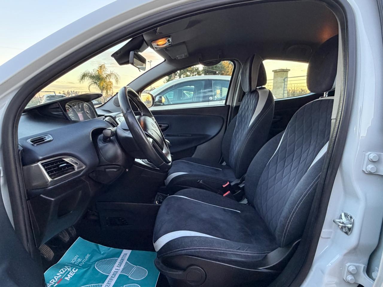 Lancia Ypsilon 1.2 69 CV 5 porte Opening Edition