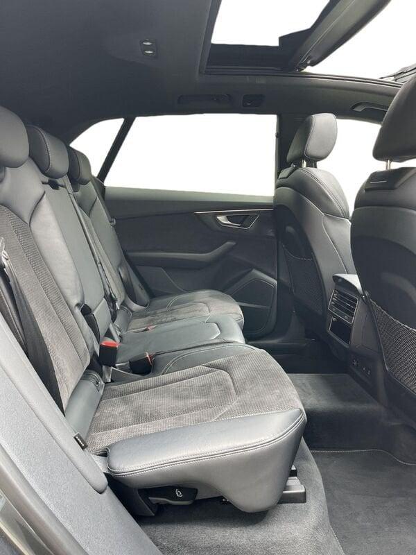 Audi Q8 55 TFSI quattro tiptronic Sport