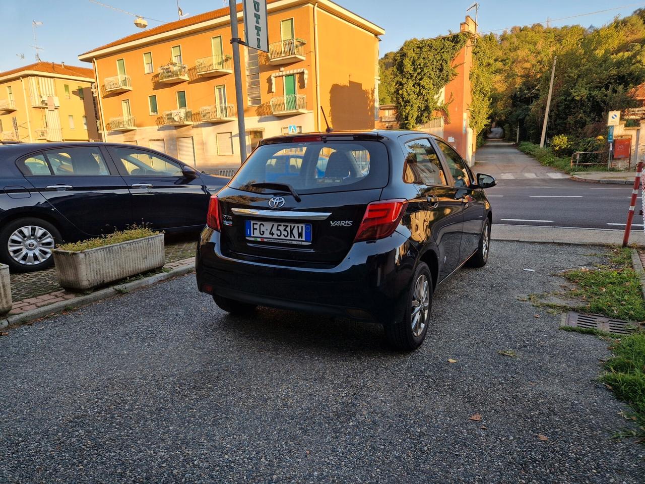 Toyota Yaris 1.0 70CV "70.700 km" Bluetooth, Telecamera, Fendi