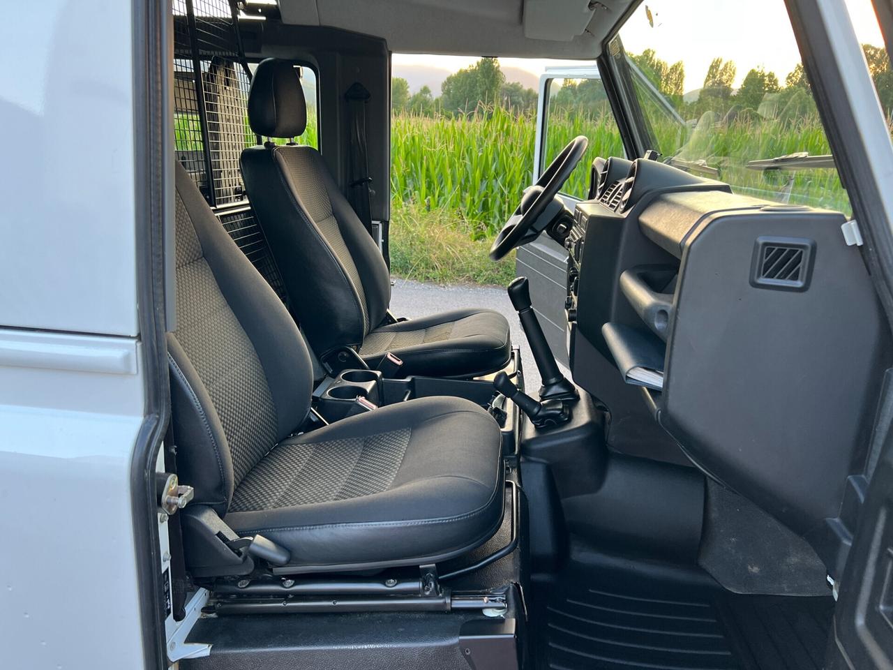 Land Rover Defender 90 2.2 TD4 Station Wagon E N1