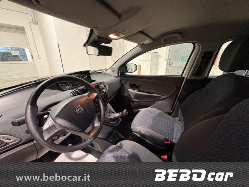 Lancia Ypsilon 1.0 FireFly 5 porte S&S Hybrid Silver