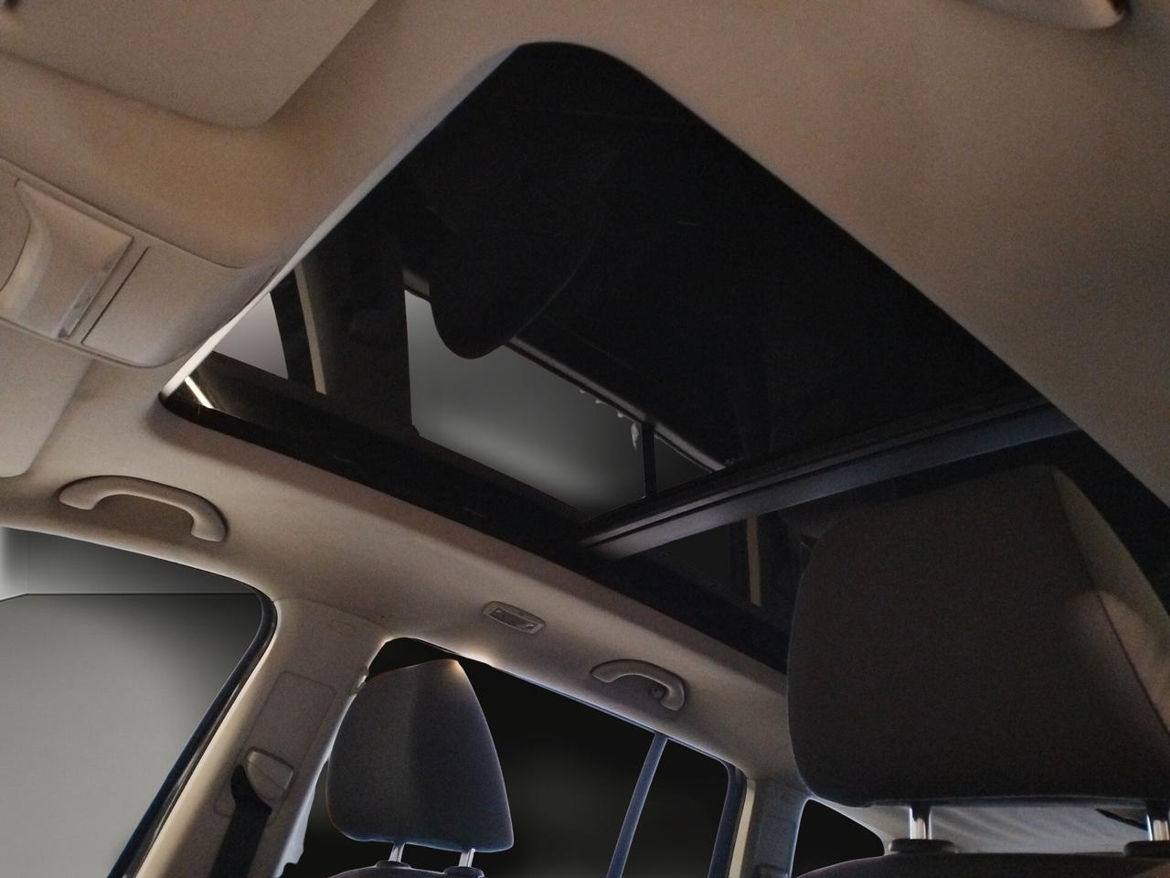 Volkswagen Touran 1.6 TDI Comfortline - 7 POSTI - TETTO APRIBILE - OPERATORI DEL SETTORE