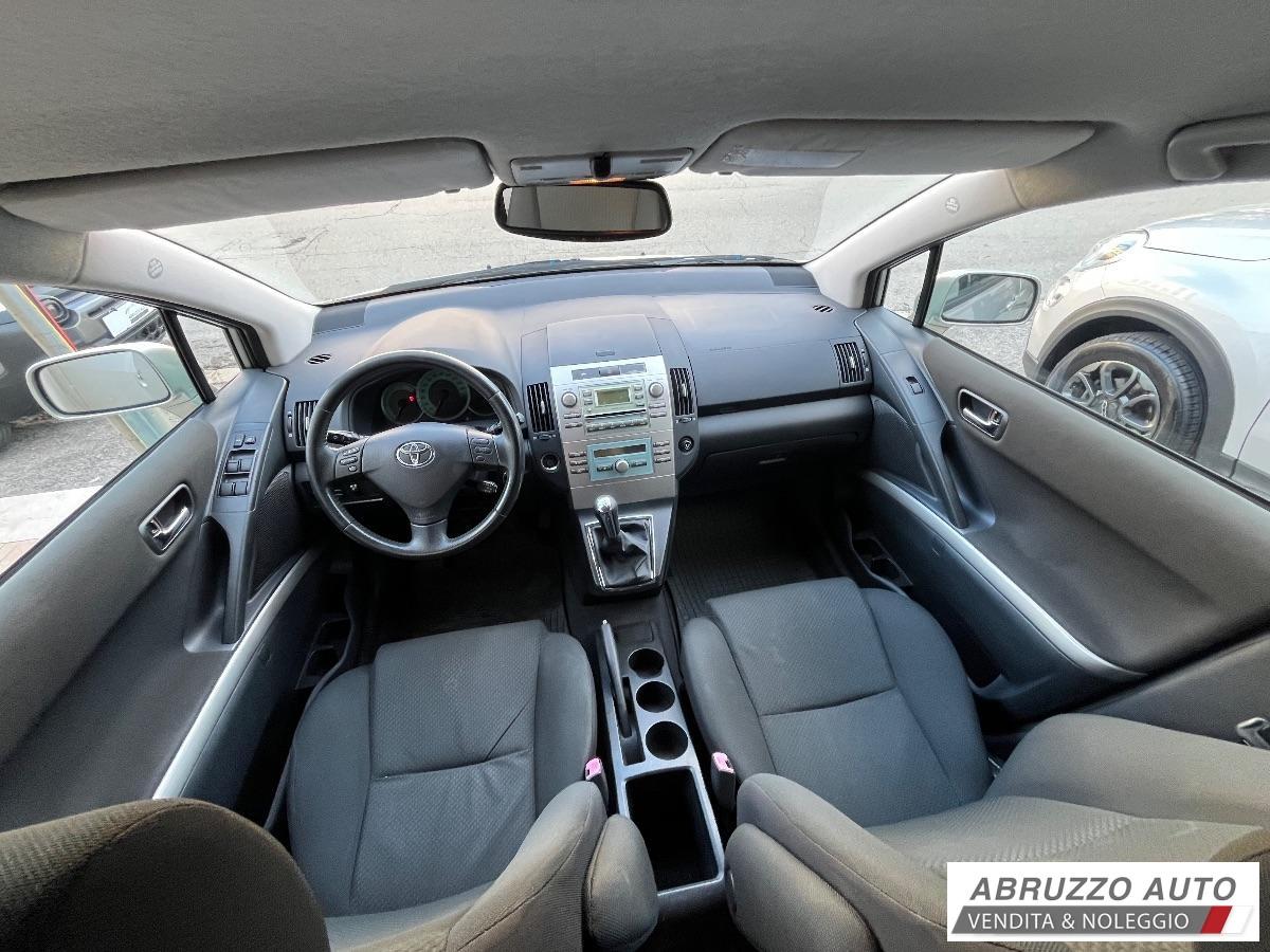 TOYOTA Corolla Verso 2.2 16V D-4D D-Cat