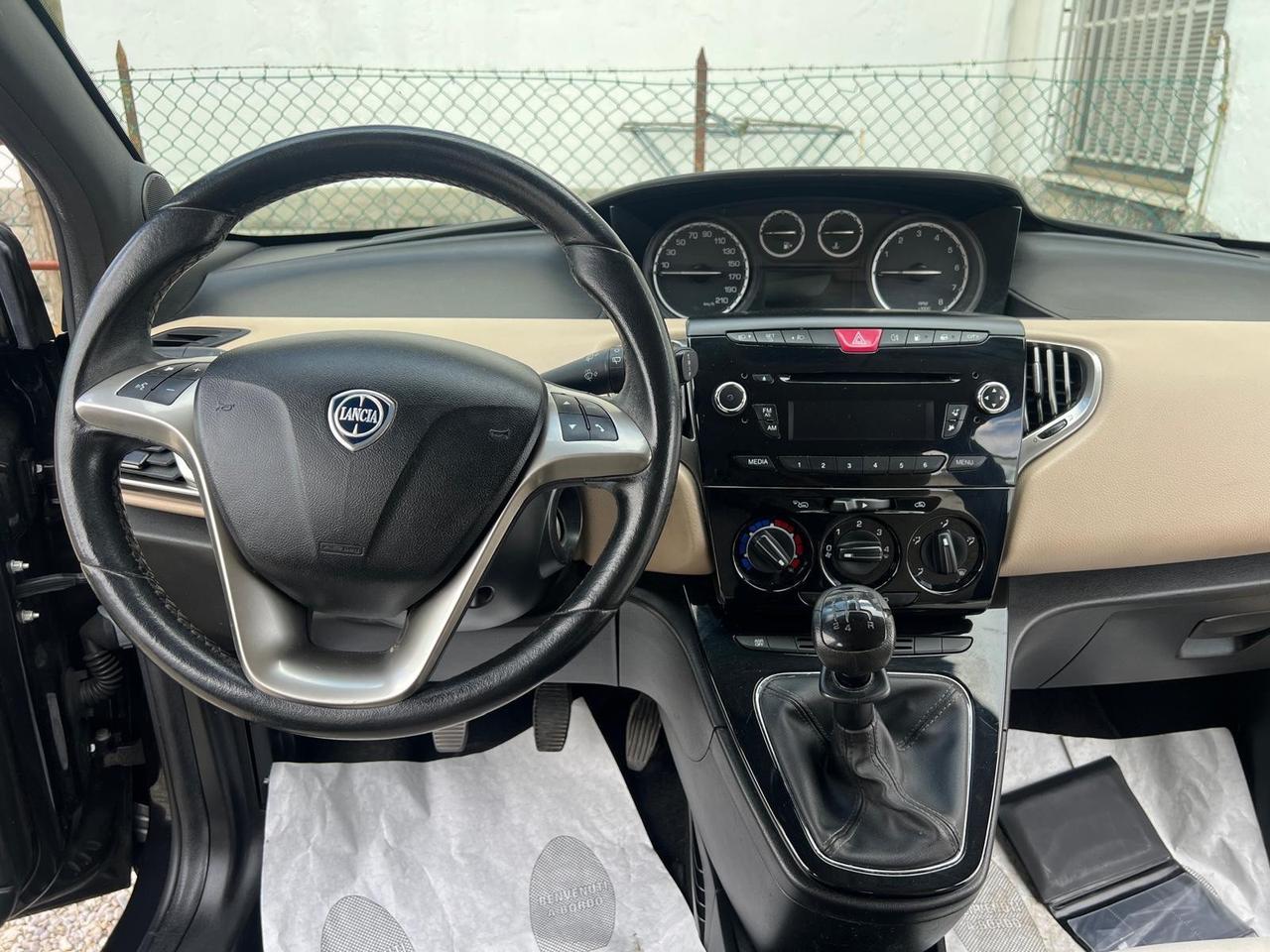 Lancia Ypsilon 0.9 TwinAir 85 CV 5 porte Metano Ecochic Elle