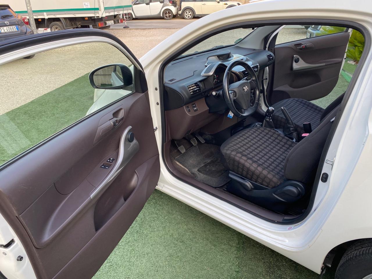Toyota iQ Clima Benzina Neopatentati