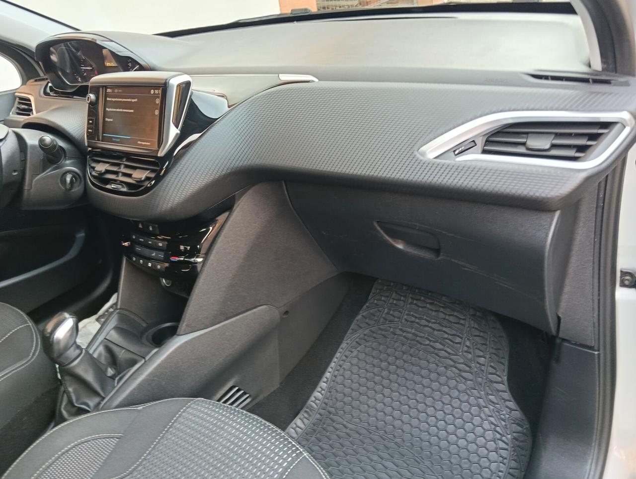 Peugeot 208 PureTech 82 5 porte Allure