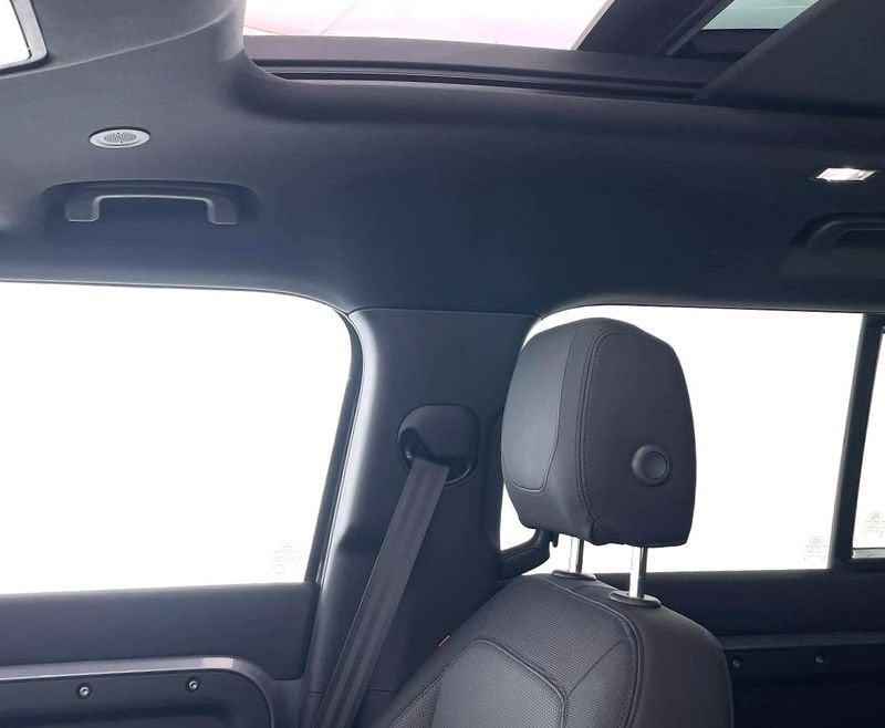 Land Rover Defender 3.0 D6 250 110 HSE AWD auto.