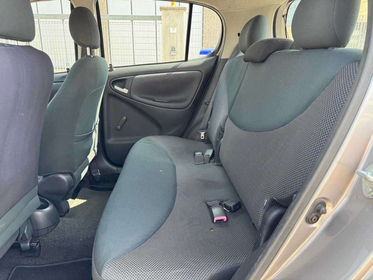 Toyota Yaris 1.4 tdi D-4D cat 5 porte Sol