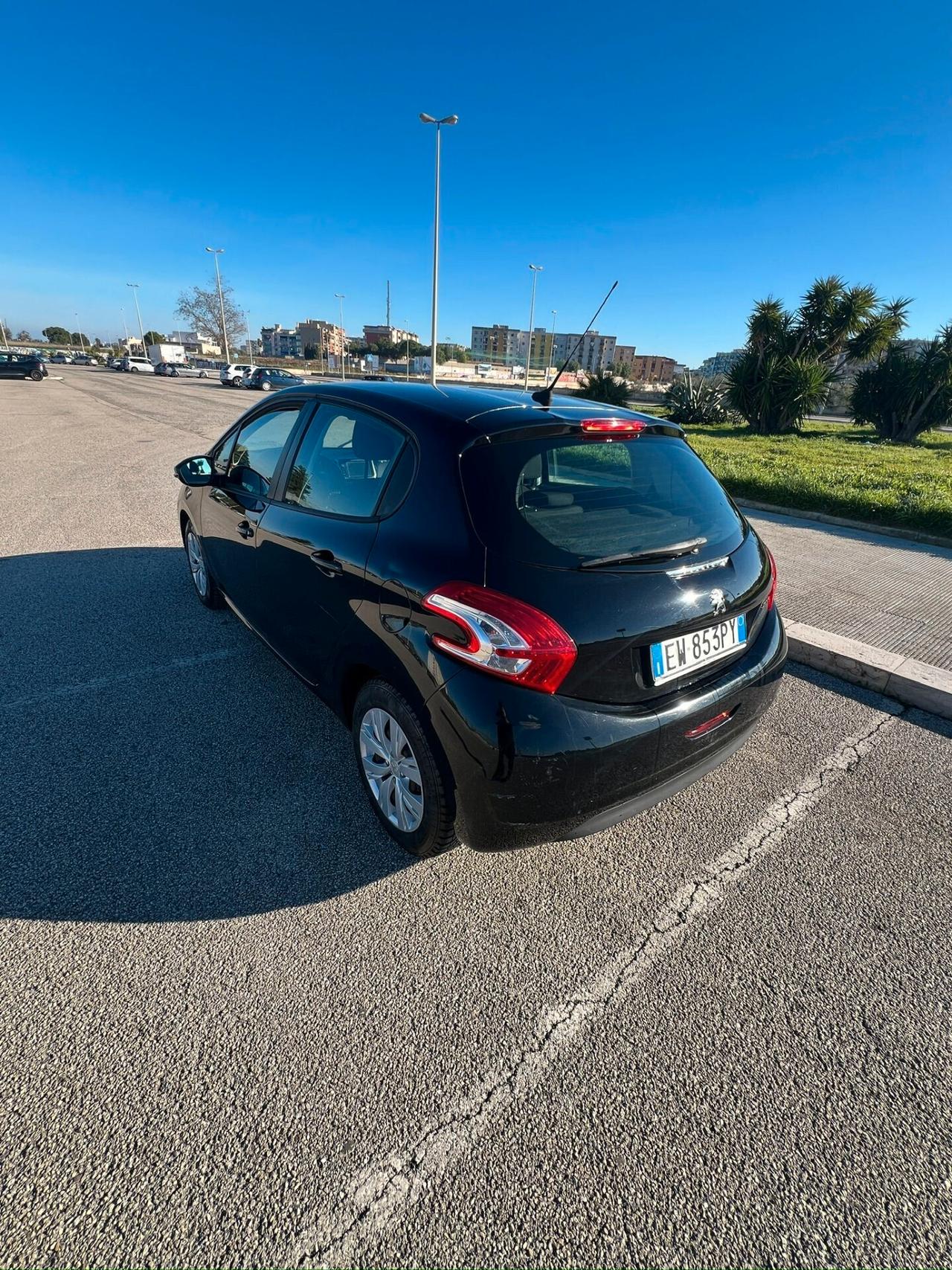 Peugeot 208 1.4 HDi 68 CV 5 porte Allure - 2014