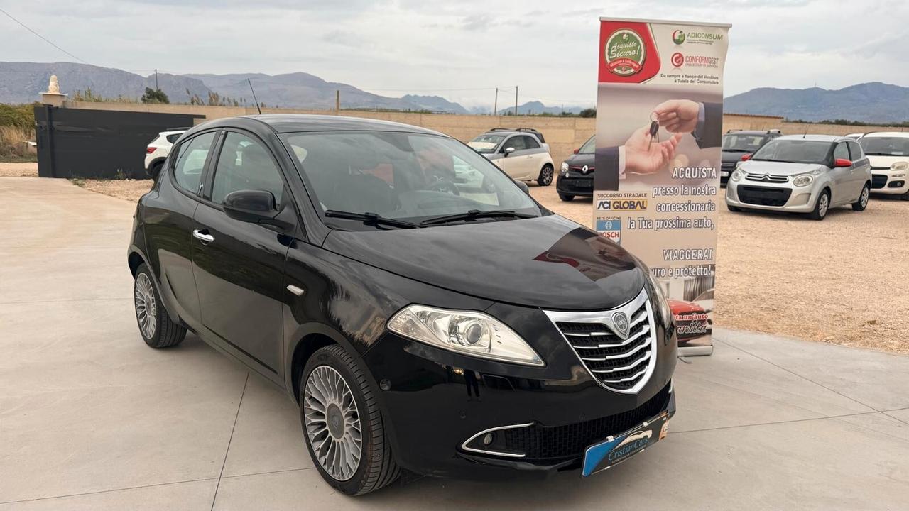 Lancia Ypsilon 1.3 MJT 16V 95 CV 5 porte S&S Silver