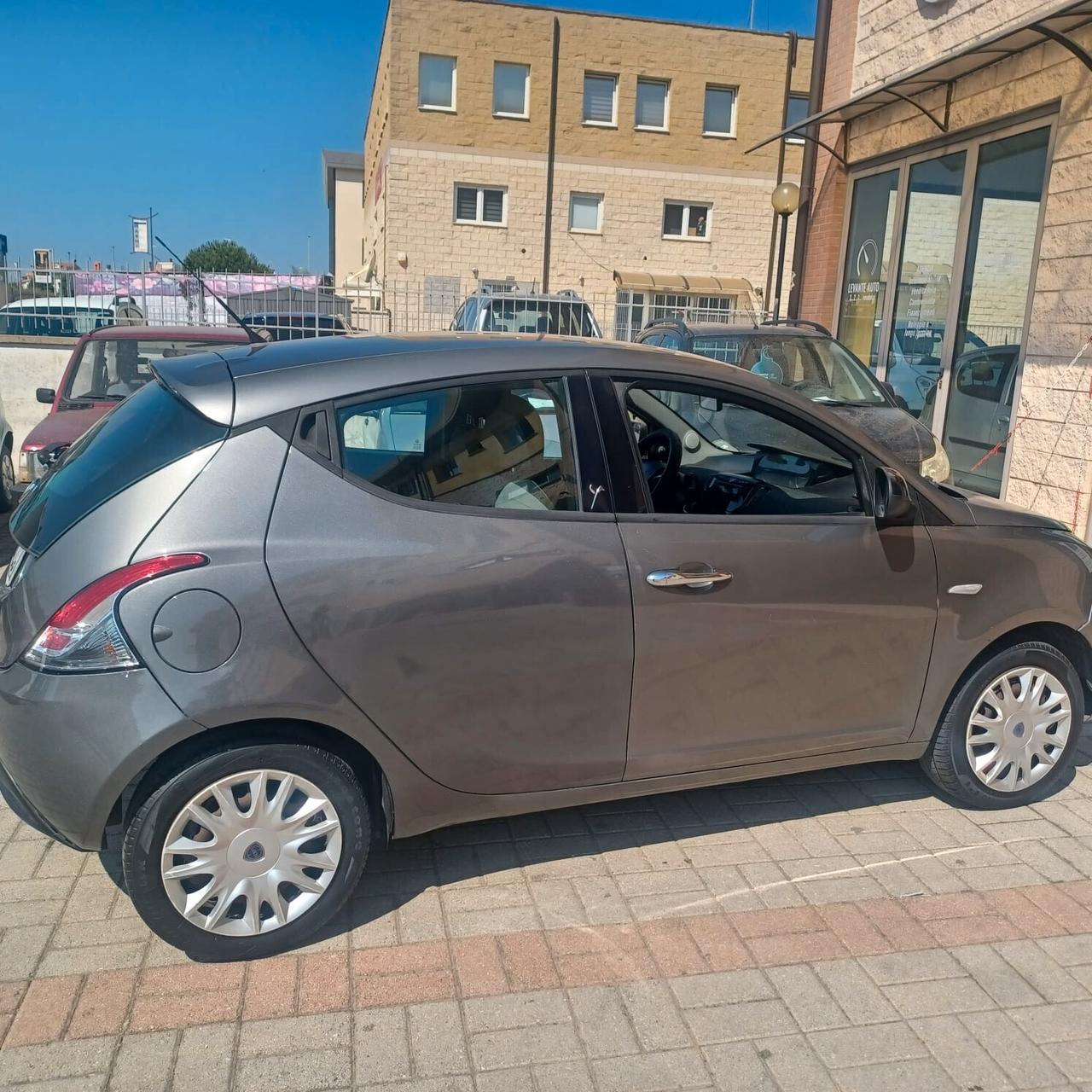LANCIA YPSILON 1.2 FIRE NEOPATENTATI