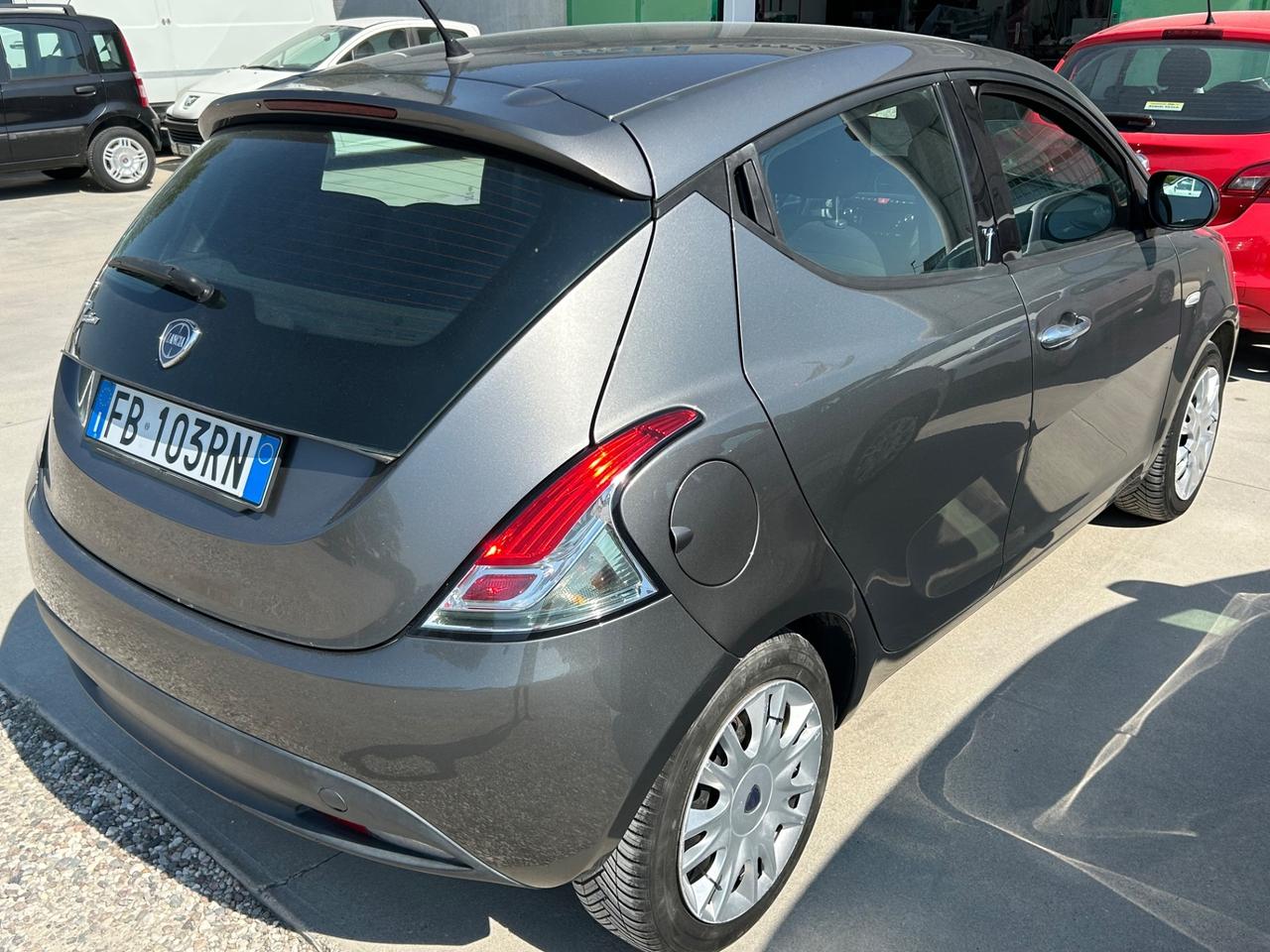 Lancia Ypsilon 1.2 69 CV 5 porte GPL Ecochic Silver