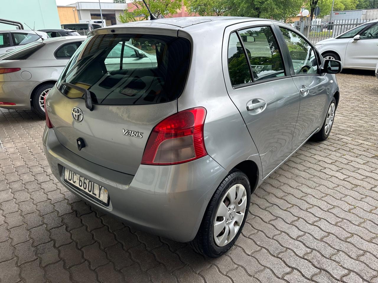 Toyota Yaris 1.0 5 porte