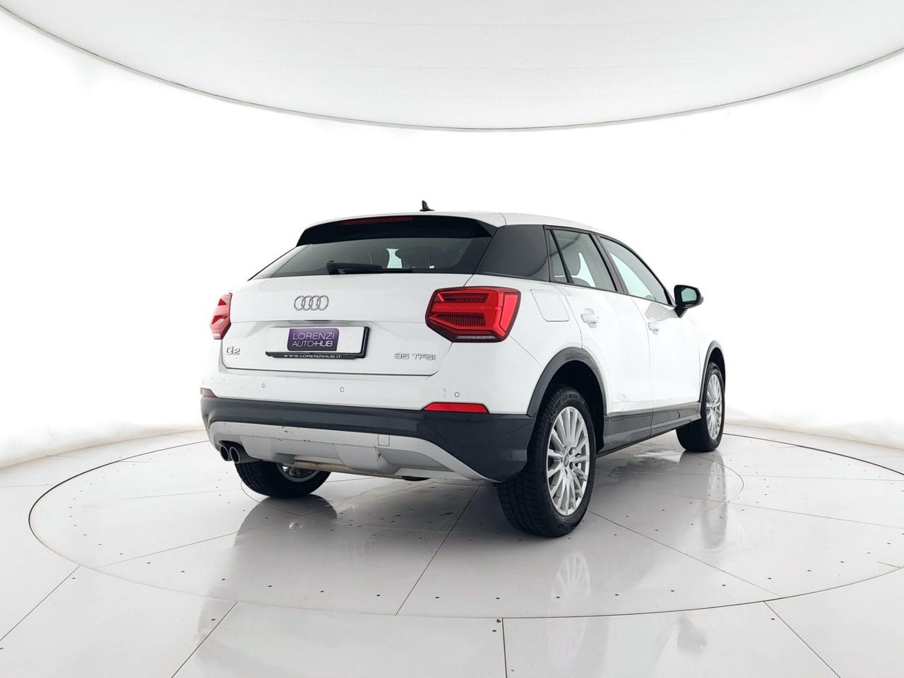 AUDI Q2 35 1.5 tfsi Business Design LED+C17"