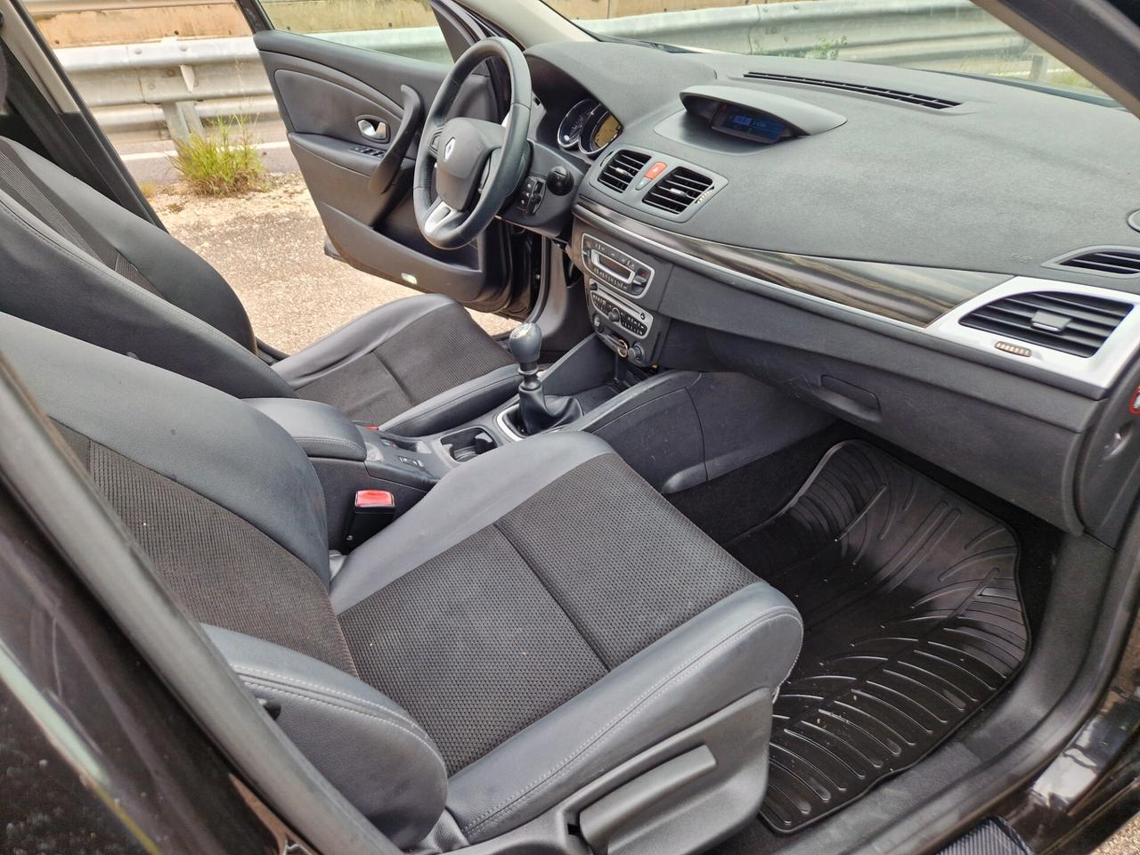 Renault Megane Mégane C-C 1.5 dCi 110CV EDC Luxe