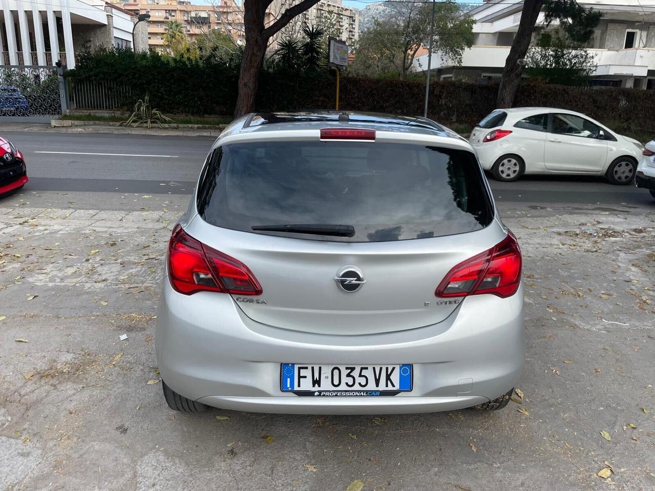 Opel Corsa 1.2 5 porte Black Edition