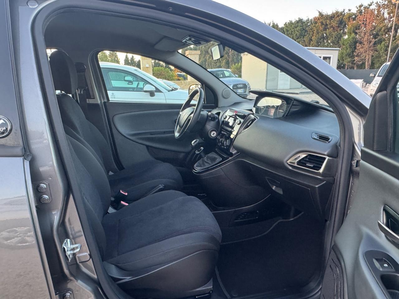 Lancia Ypsilon 1.2 69 CV 5 porte GPL Ecochic 30th Anniversary