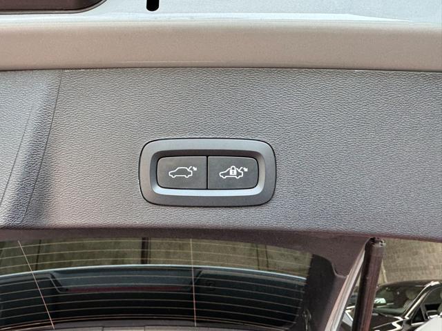 VOLVO XC40 B3 automatico Plus Dark TETTO PAN. Iva deducibile