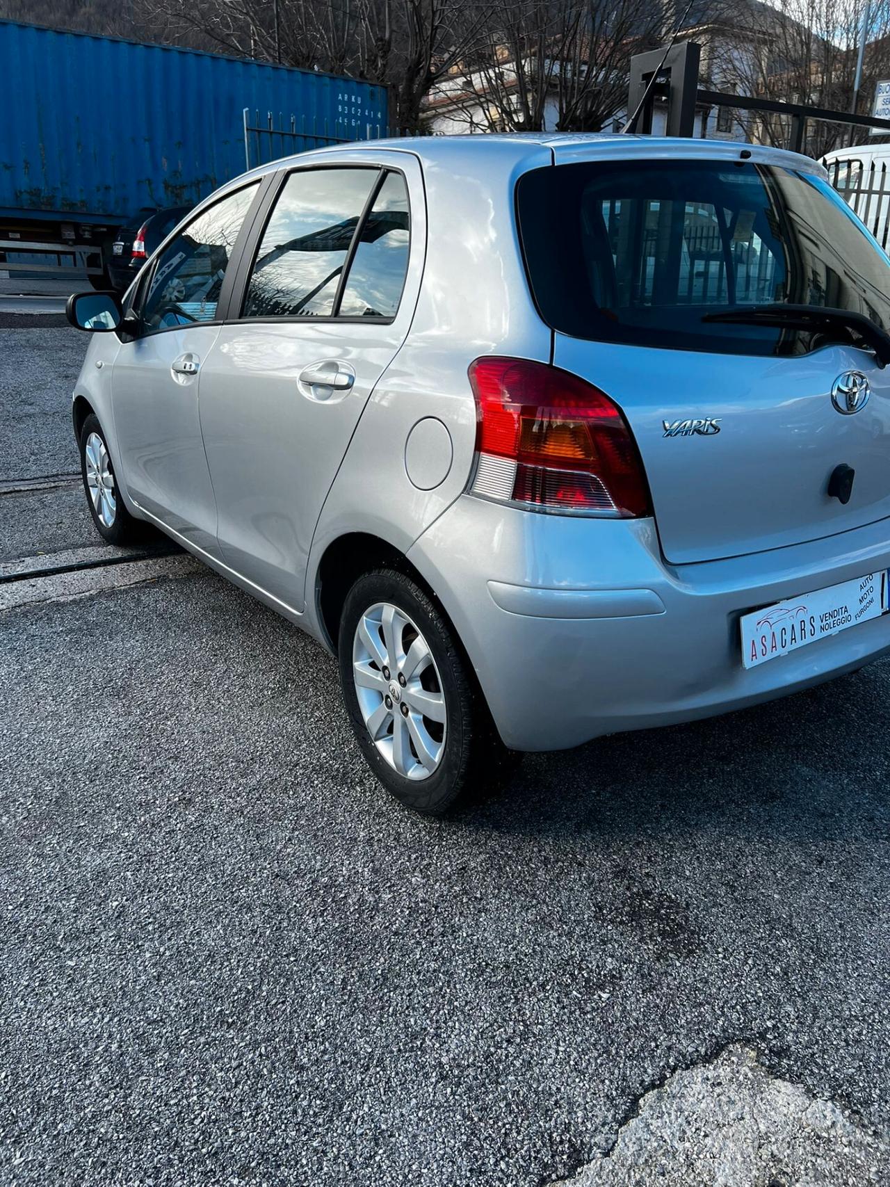 Toyota Yaris 1.0 5 porte