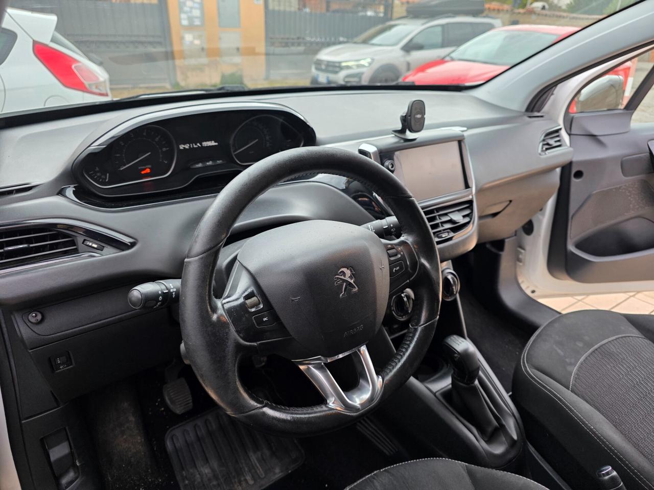 Peugeot 208 PureTech 82 5 porte Black Line