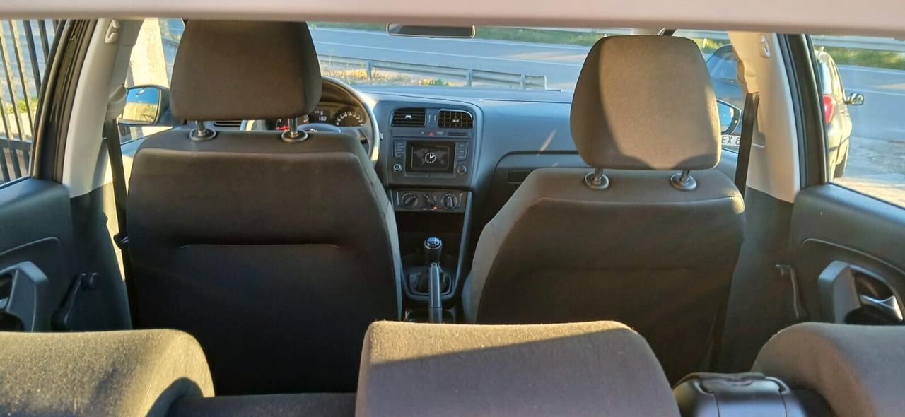 Volkswagen Polo 1.0 MPI 5P Trendline - 2014