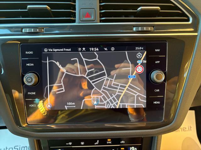 VOLKSWAGEN Tiguan 2.0 TDI 150 CV SCR DSG R-Line LUCI AMBIENTE