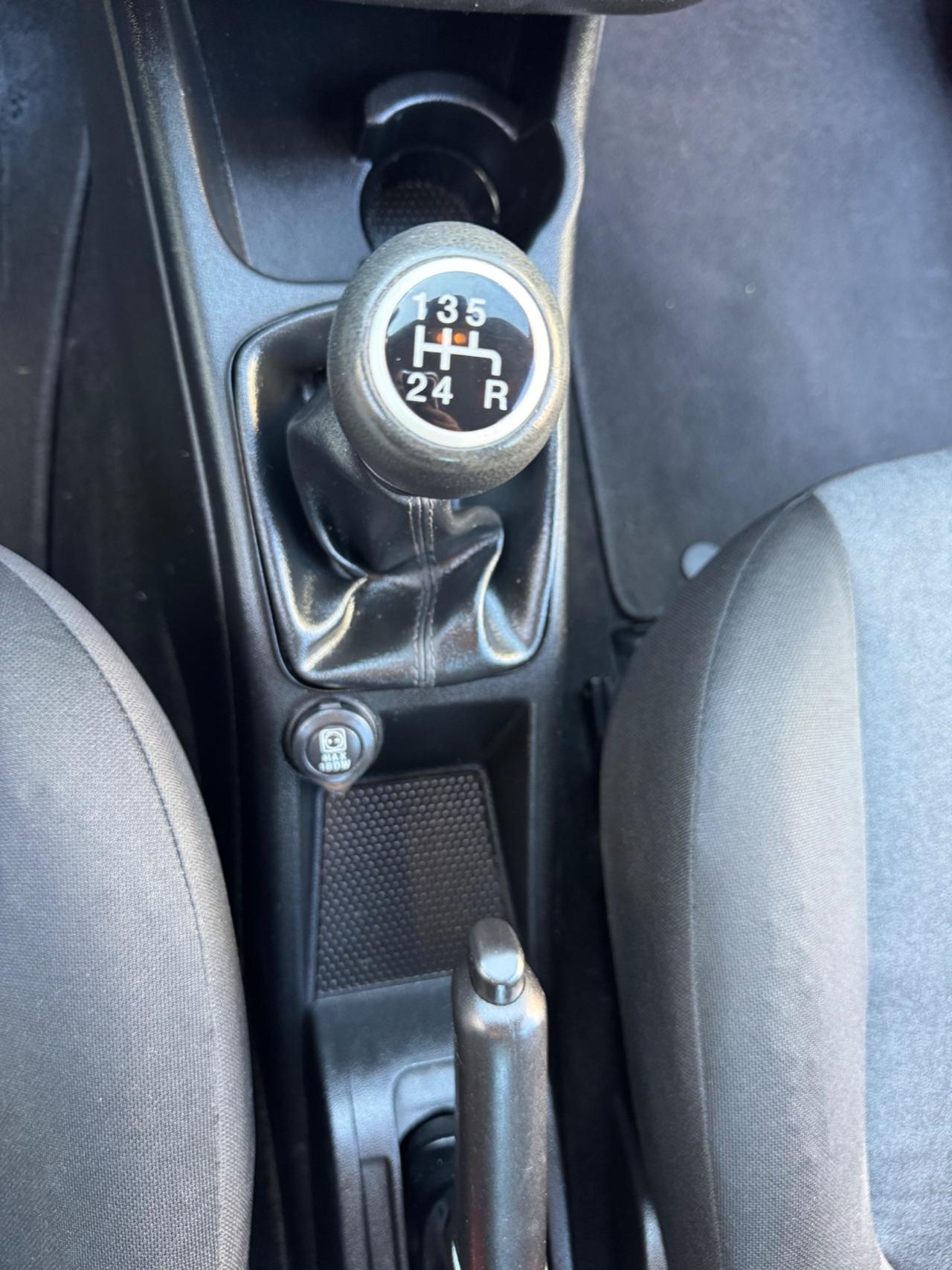 Fiat Punto idonea ai neopatentati gomme nuove