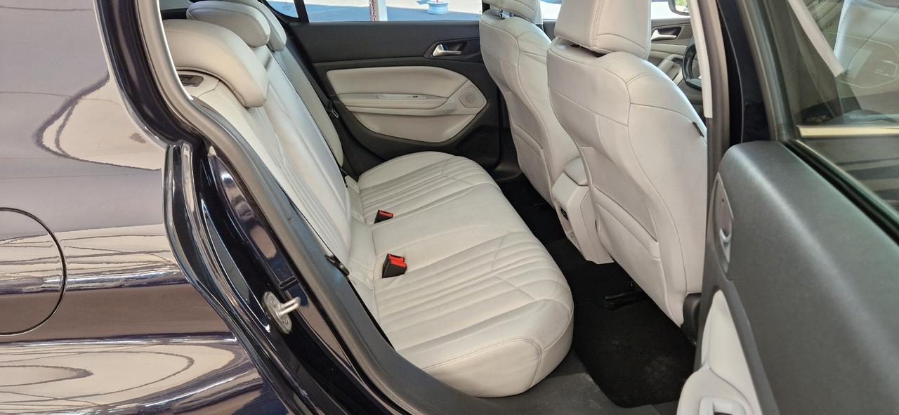 Peugeot 308 1.6 HDi 115cv ALLURE * Tetto Panoramico , Led , Retrocam. *