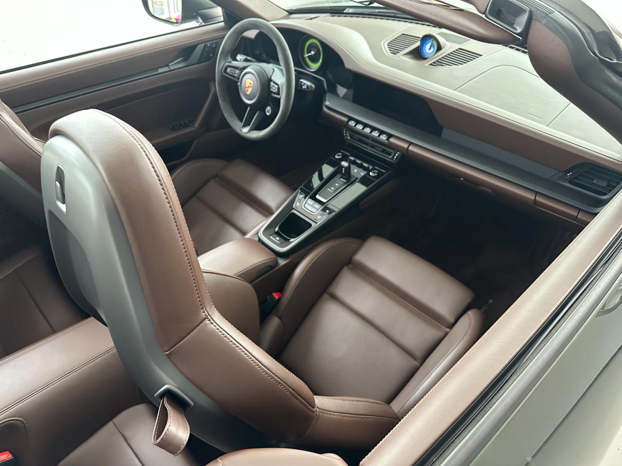 Porsche 911 Carrera 4 GTS Cabriolet