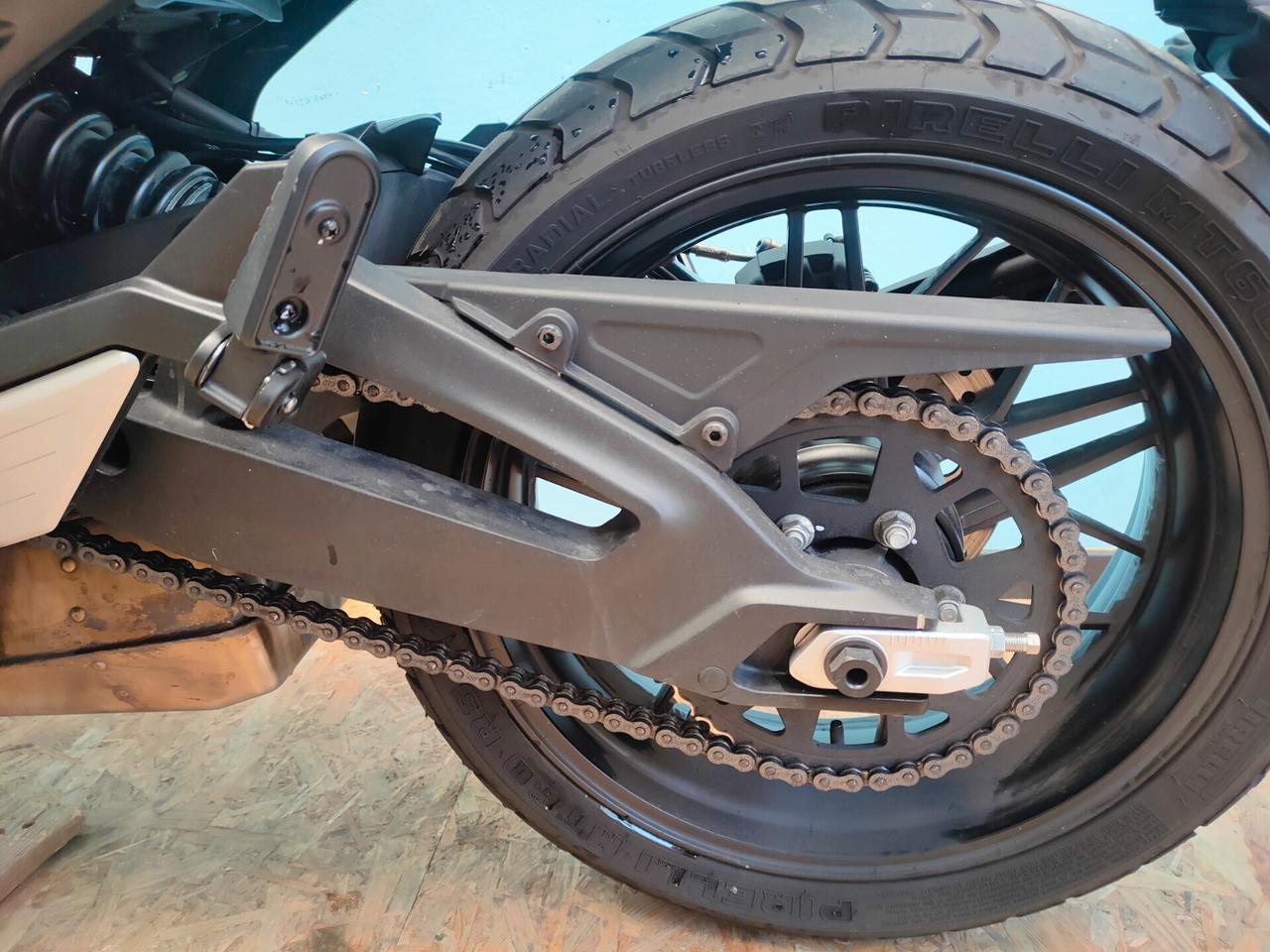 Cf Moto 700CL-X: una scrambler INCONFONDIBILE