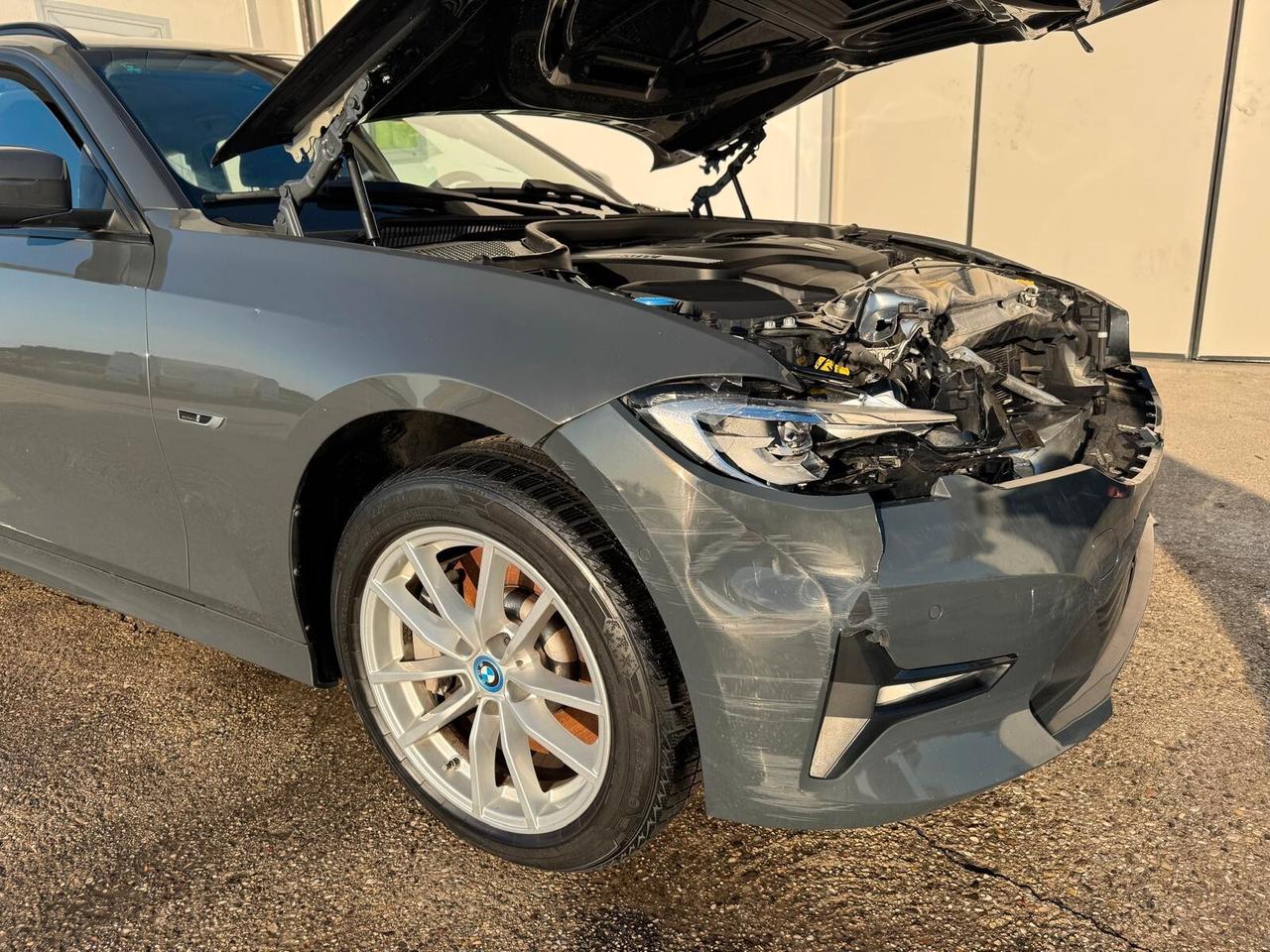 BMW 330 330e Touring auto INCIDENTATA